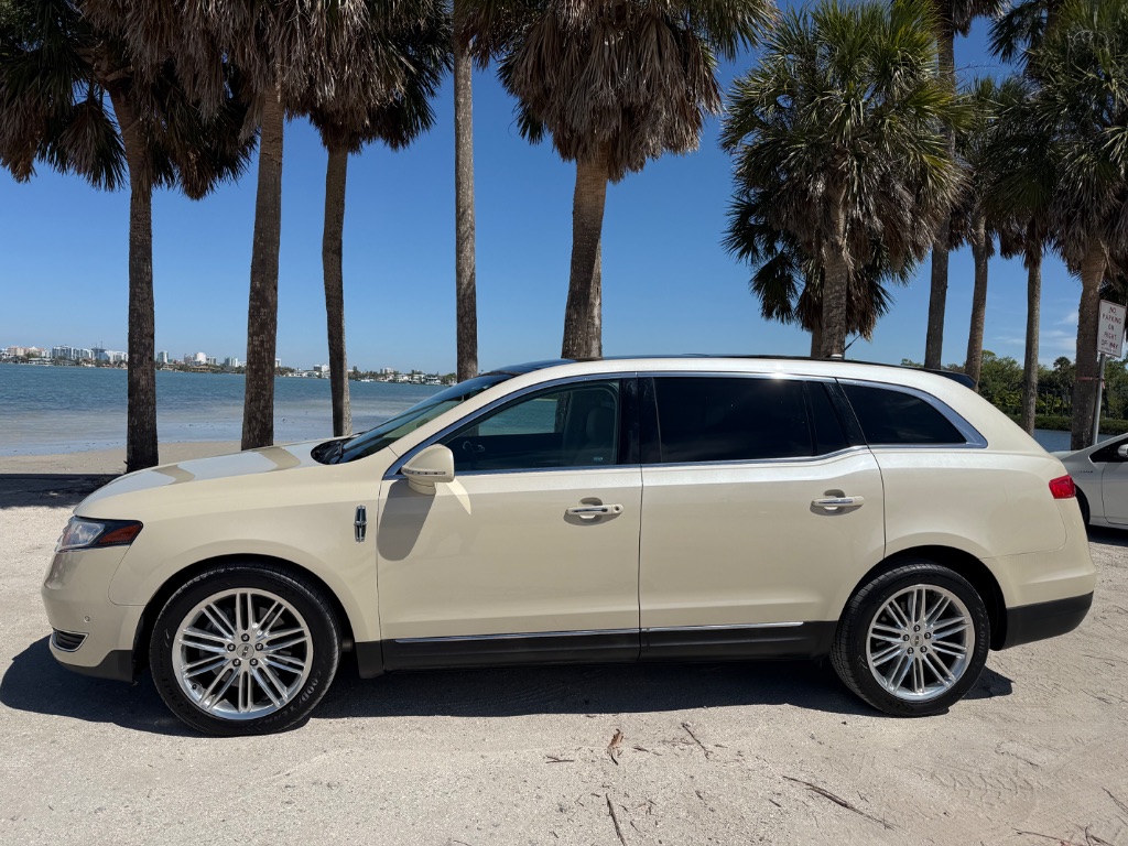 2018 Lincoln MKT Reserve